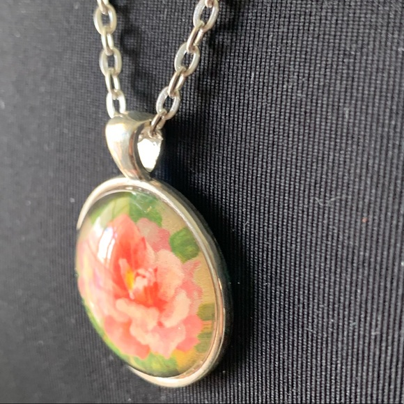 Necklace pink flower - Picture 3 of 8